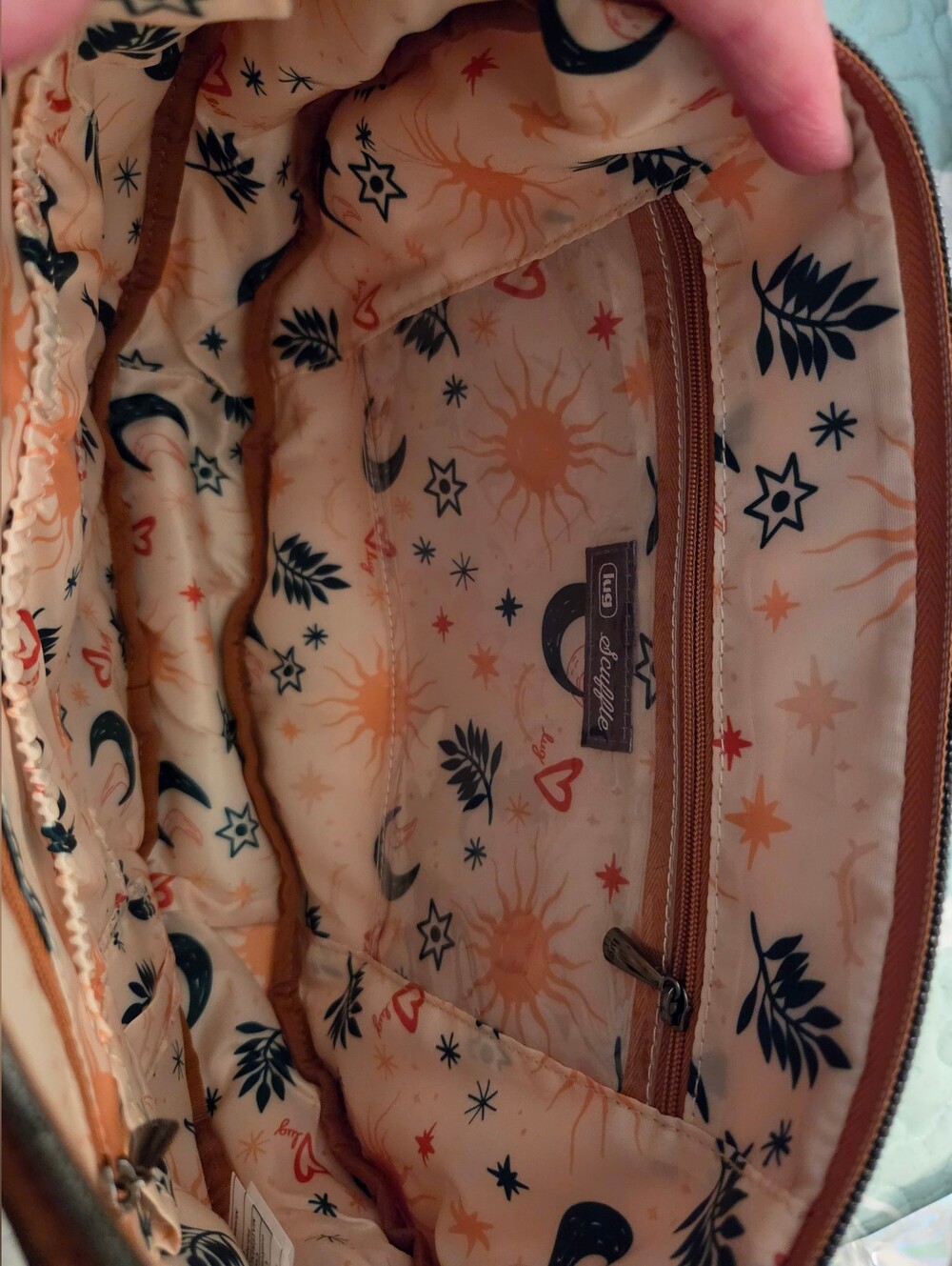 Lug scuffle pleated crossbody bag in cappuccino - Picture 3 of 4